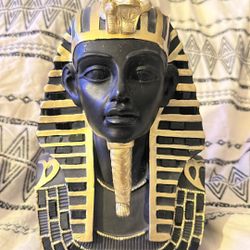 Egyptian Pharaoh Statue 
