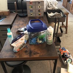 Bunch of pet fish stuff