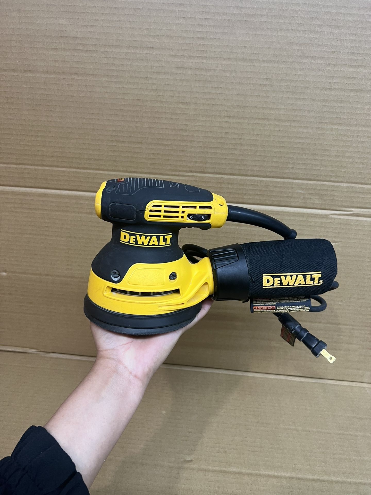 DEWALT 3 Amp Corded 5 in. Variable Speed Random Orbital Sander for Sale in Houston, TX OfferUp