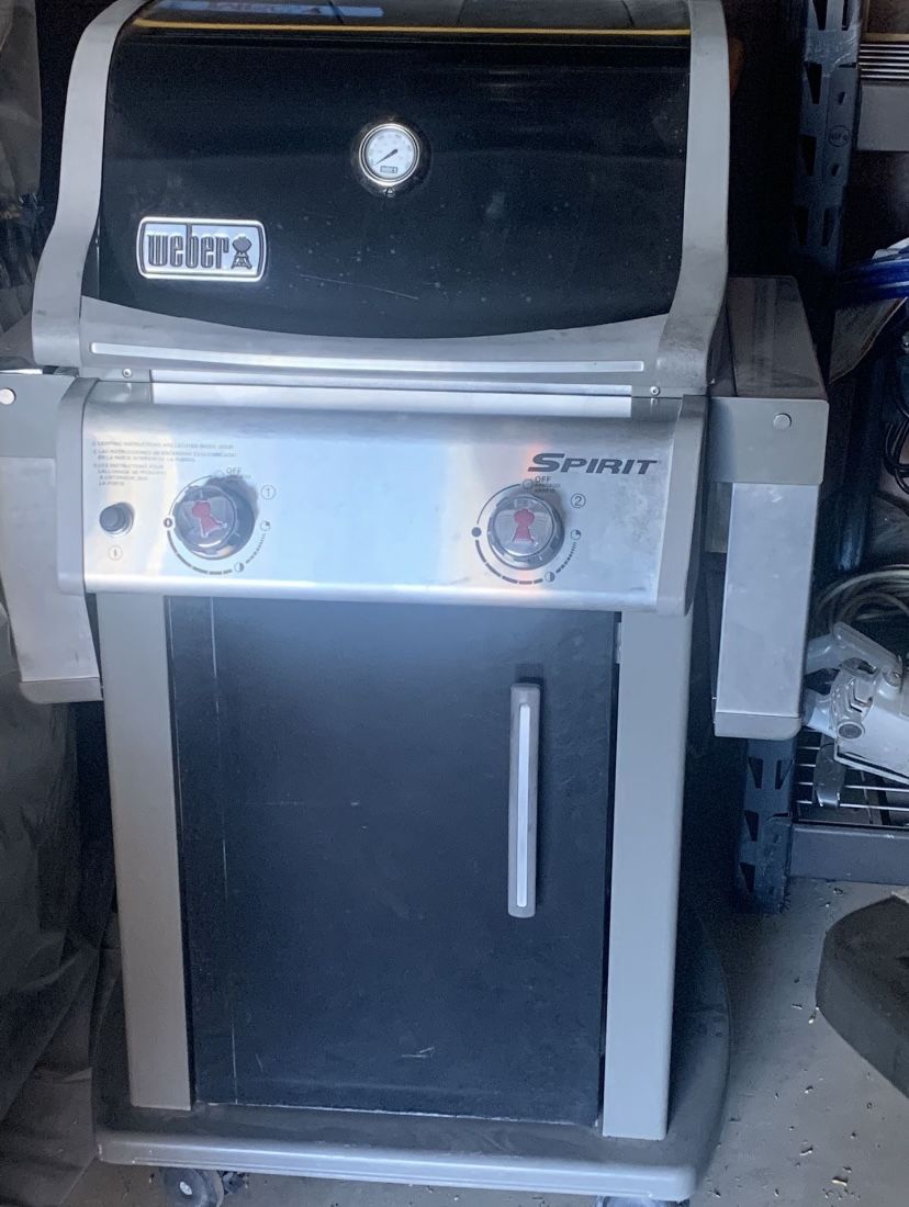 Weber Spirit E-210 BBQ Grill 2-Burners Propane