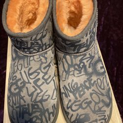 Ugg Size 7