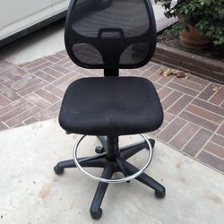 Mesh Drafting Stool