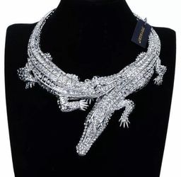 Ladies choker crocodile 🐊 necklace 16’