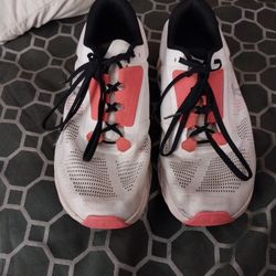 Lady's R Men's On Clouds Size W10 30 Dollars 