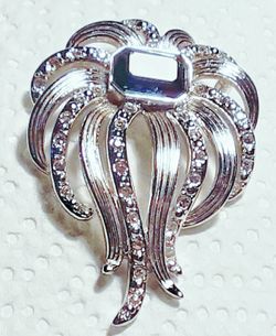 Large seta rhinestone and faceted blue stone or glass cascade Silverstone brooch pin