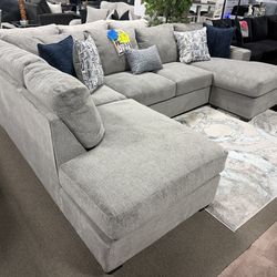 Gorgeous Sectional! Easy financing! ❤️🎉😍