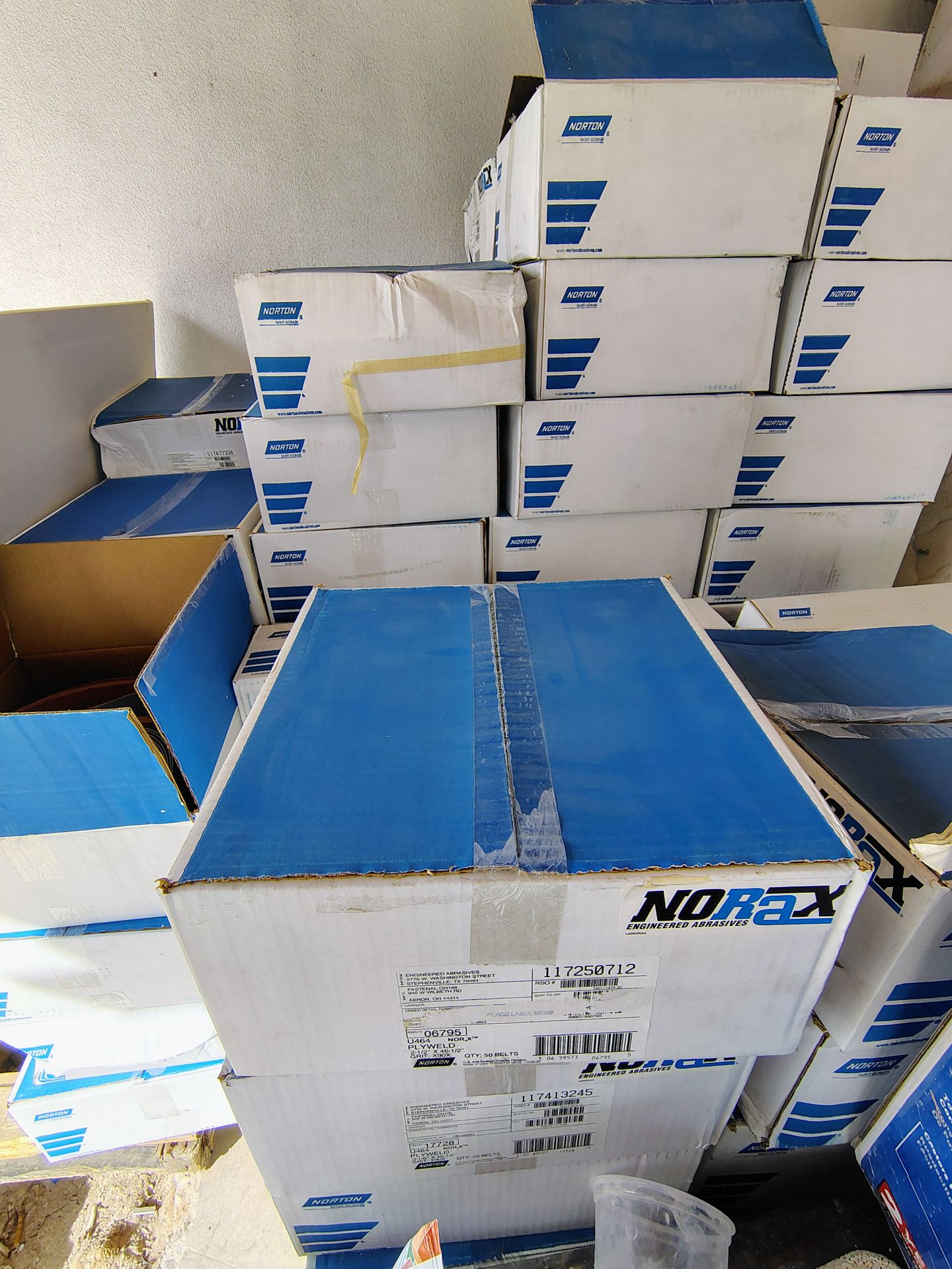 LIQUIDATION - Premium 2½" x 46½" 90 Grit Industrial Grade Sanding Belts - LIQUIDATION