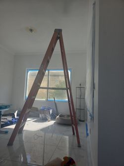 8 ft 300 lb ladder osha approved