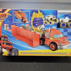 Fisher-Price Blaze and the Monster Machines Launch & Stunts Hauler, Transforming Vehicle Playset
