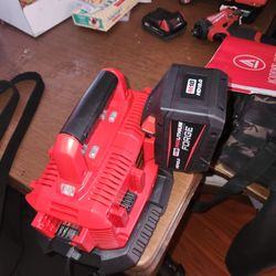 Milwaukee M18 6-Batteries Sequential Charger W/12h Forge Battery New. Firm Price/precio Firme🛑 