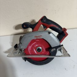 Milwaukee M18 18V Lithium-Ion Cordless 6-1/2 in. Circular Saw (Tool-Only)