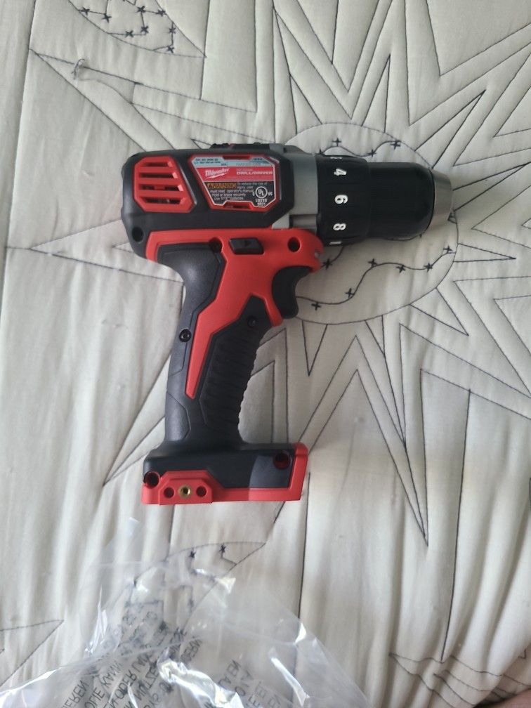 Milwaukee  2691-22 M18 18V Lithium-Ion Cordless Drill Driver/Impact Driver Combo Kit