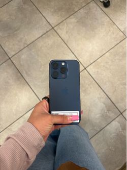 iPHONE 15 PRO UNLOCKED