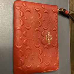 Corner Zip Wristlet In Signature Leather