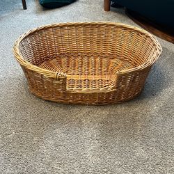 Dog basket/cat bed