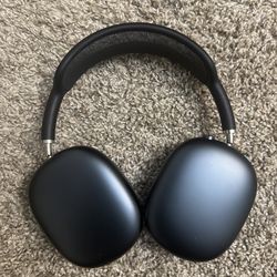Like New AirPods Max Midnight USB C