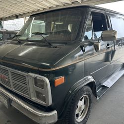 1990 GMC Vandura Camper Van Clean Title  Current Tags And Registration 1/27 5.7 V8 Runs & Drives Great Power Windows Cold A/ C  Eagle Alloy Star 028