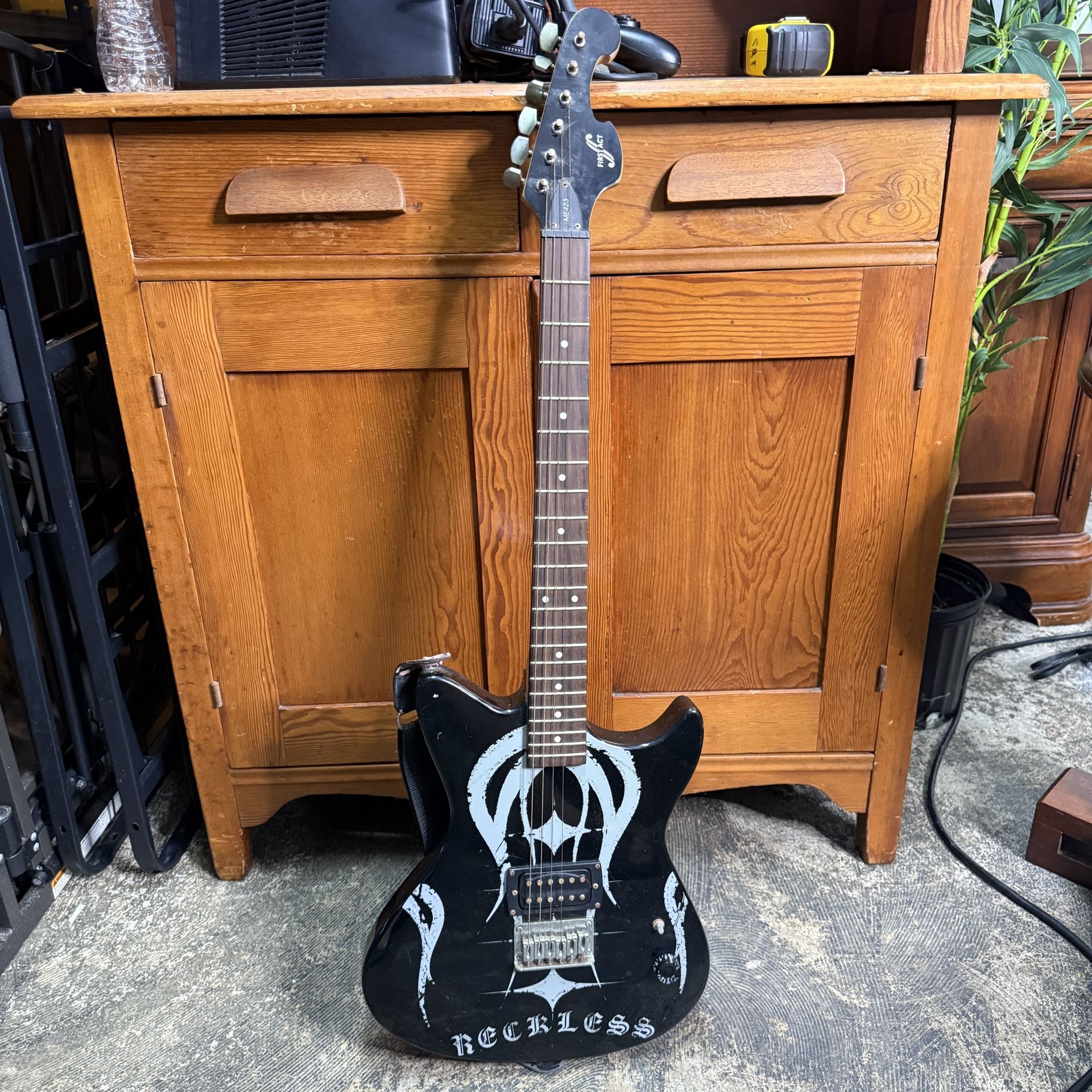 Electric Guitar Reckless First Act Works  