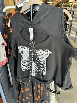 Hot Topic skull hoodie with chains Plus Size 