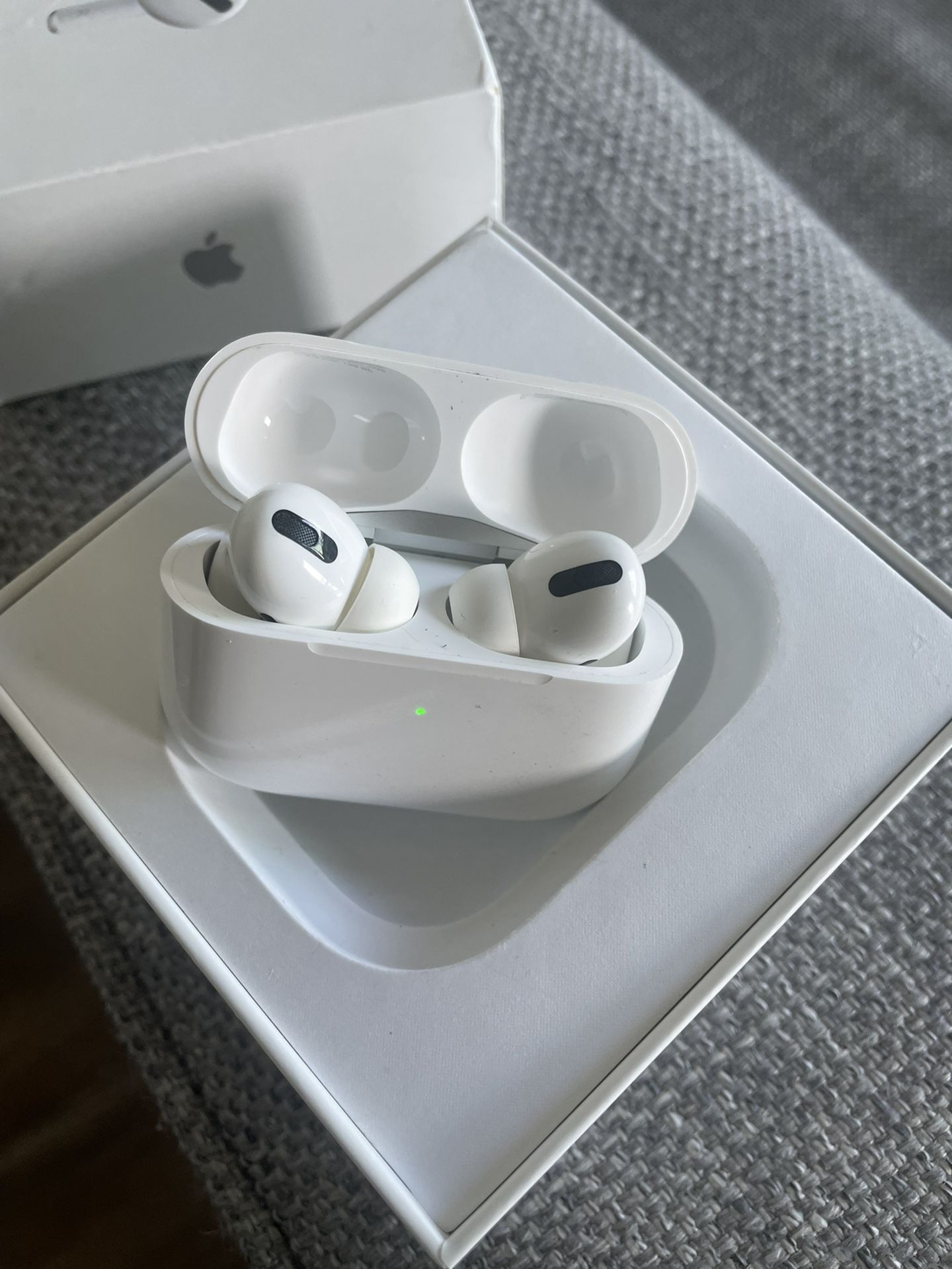 AirPods Pro With Wireless Charging Case