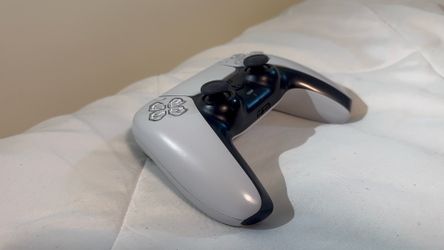 Ps5 controller White and black