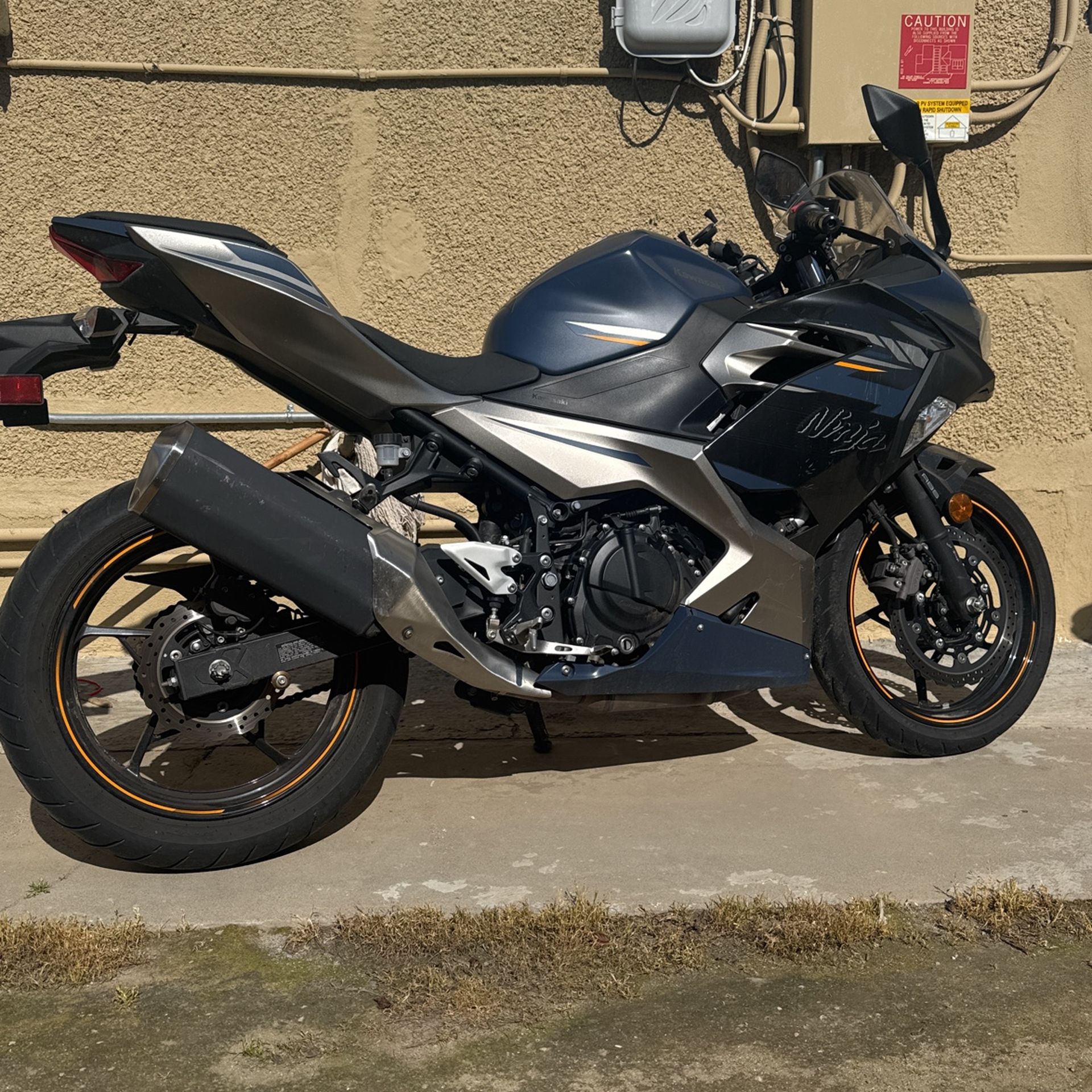 2023 Kawasaki Ninja 400 abs