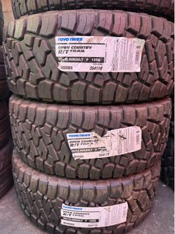35x12.50R20 Toyo open country RT $1,500 instalación y balanceo incluido