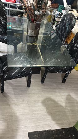 Dining Room set with 4 chair
