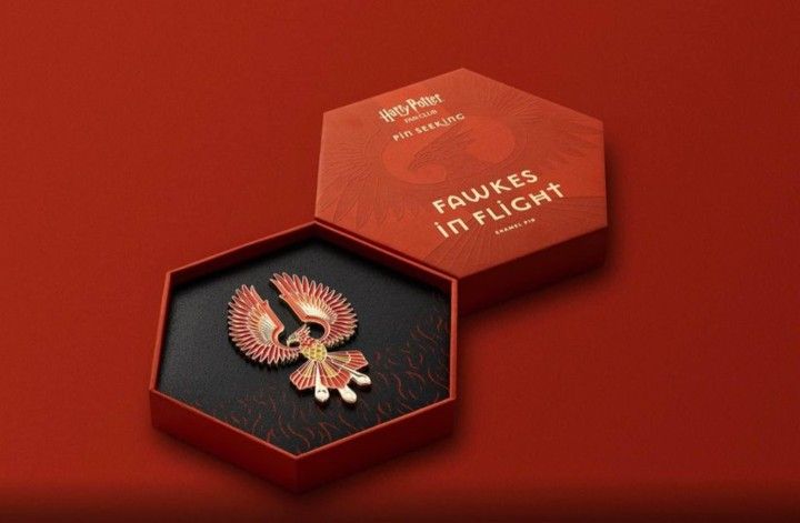 Limited Edition Harry Potter Fawkes the Phoenix In Flight Exclusive Trading Pin