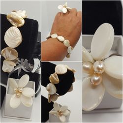 Gorgeous Mother of Pearl set of bracelet & Adjustable Ring, beautiful matching set of two Items.
