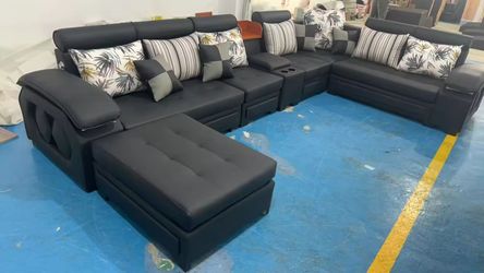 Brand new Sectional couch, bluetooth speaker, USB charging oboBrand new Sectional couch, bluetooth speaker, USB charging obo