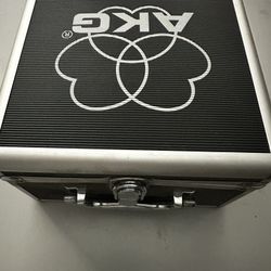 AKG perception 200