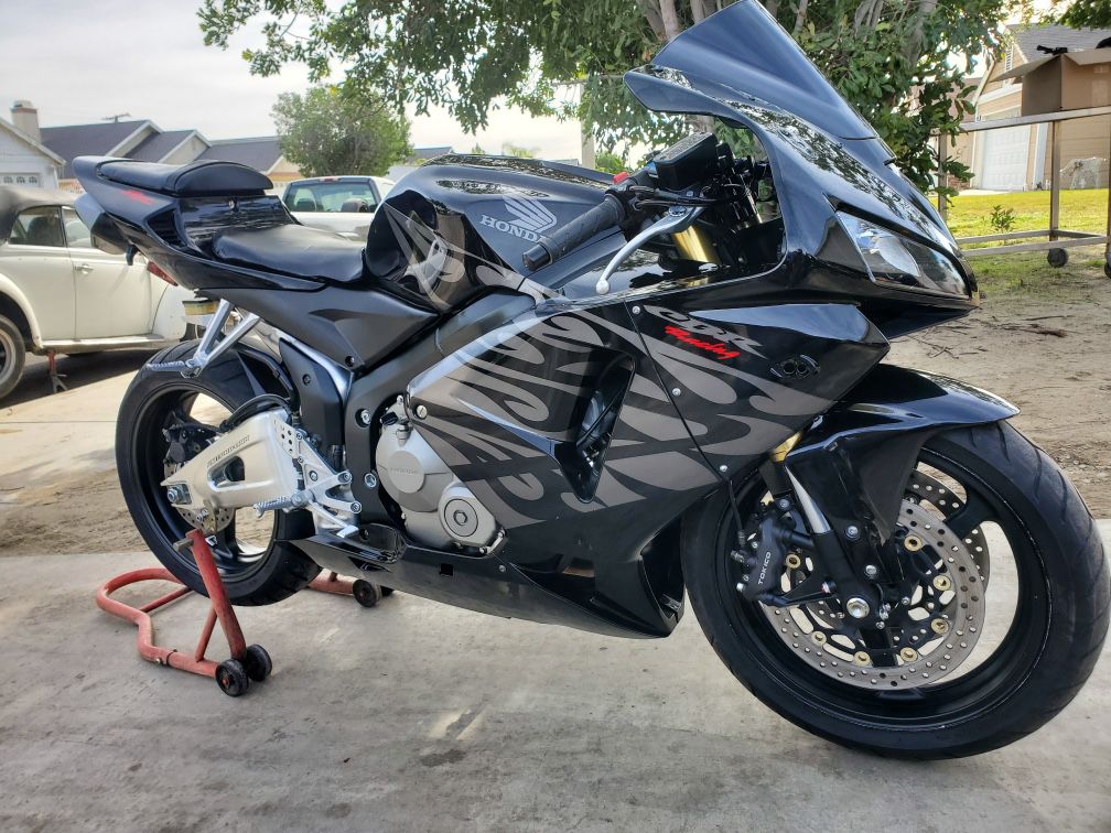 2005 cbr 600 rr Clean Title Low Miles PRICE IS FIRM