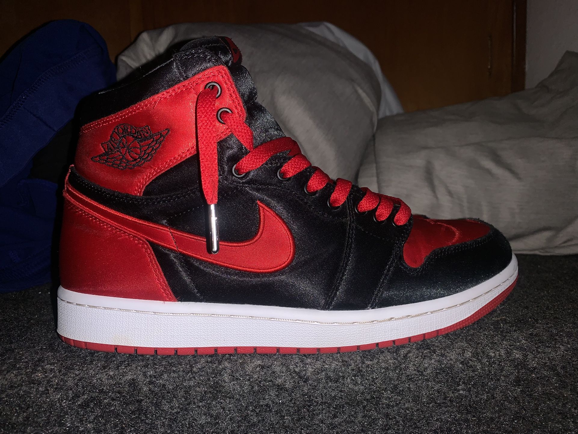 Air Jordan 1 Retro High Satin “Bred”