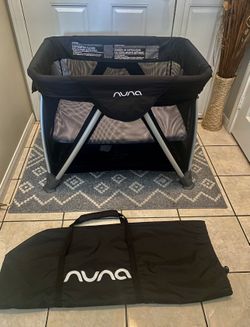 Nuna Mini Playpen/ Play Yard Black With Carry Bag Included 
