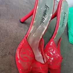 Red heels 👠
