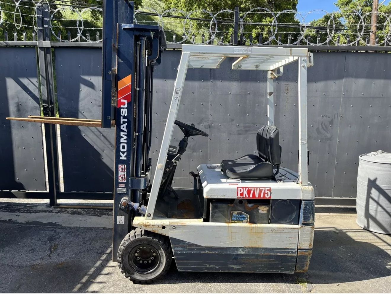 1986 Komatus Electric Forklift With Charger.
