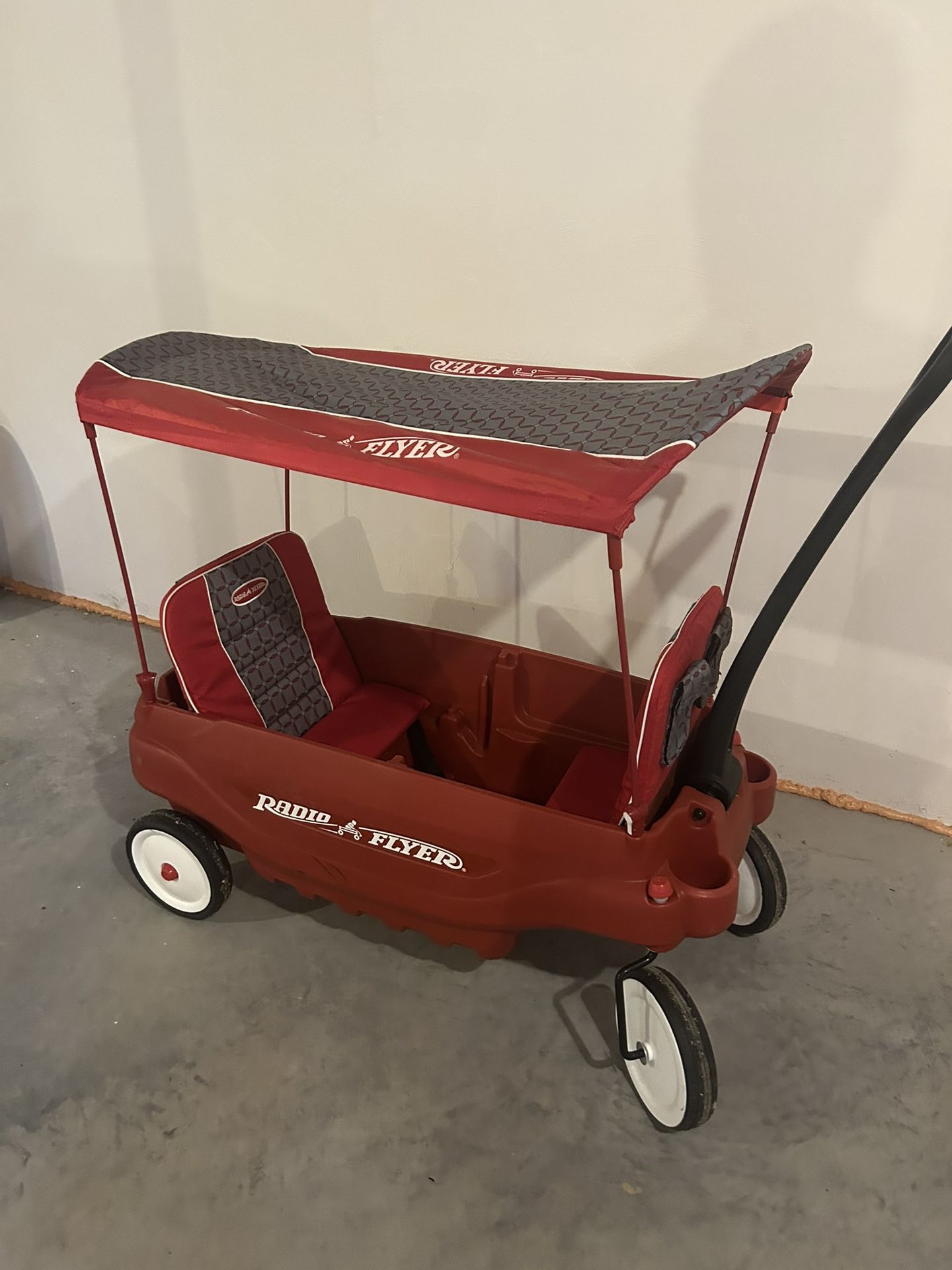 Radio Flyer Red wagon …like New! $40