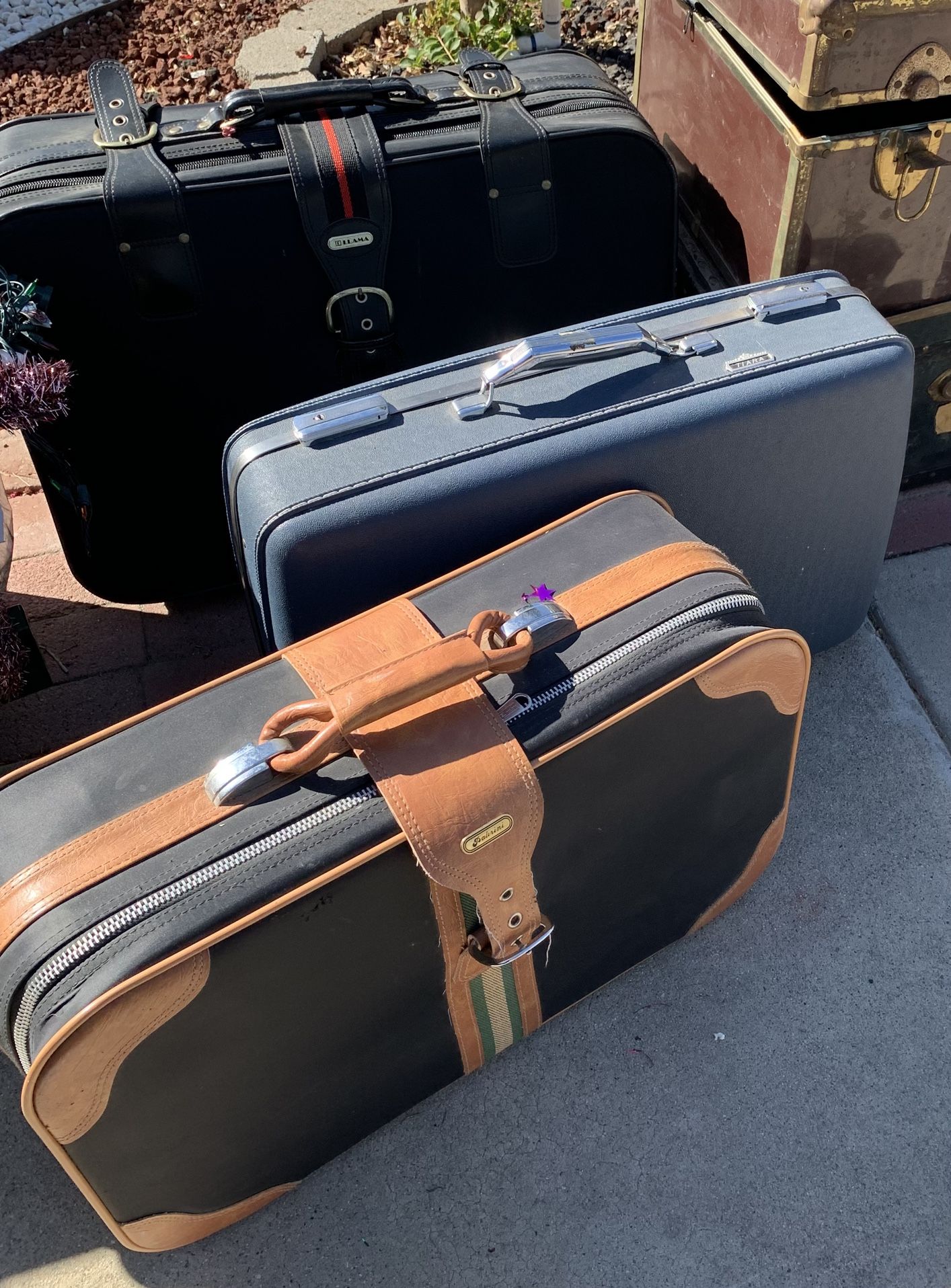 VINTAGE SUITCASES/LUGGAGE