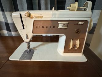 Vintage Singer Sewing Machine w/ Cabinet – Works