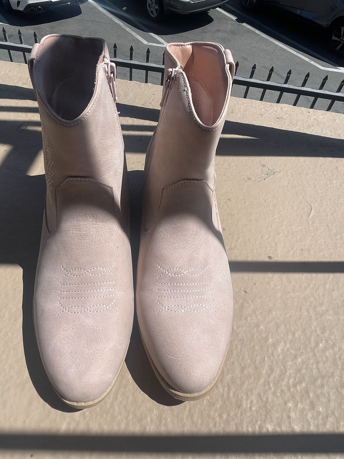 Childrens Place baby Pink size 5 Boots 