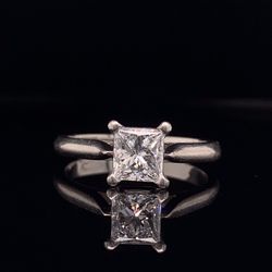 Diamond Ring GIA. 1CT princess cut D VS1