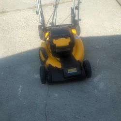 DeWalt Self drive Lawnmower 