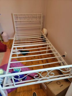 Twin size platform bed frame