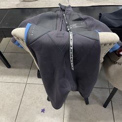 2 O’Neil Wet Suits 