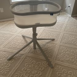 Halo Swiveling Bassinet 