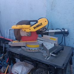 DEWALT 12-inch Double Bevel Sliding Compound Miter Saw