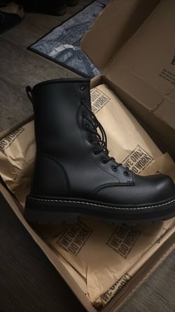 Composite toe boots