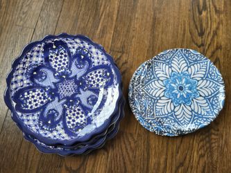 8 Small Plastic Plates Blue Abd White Pattern