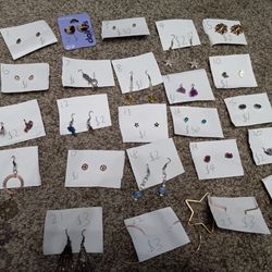 Various Jewlery (Earrings, Necklaces, Chokers, Bracelets!)